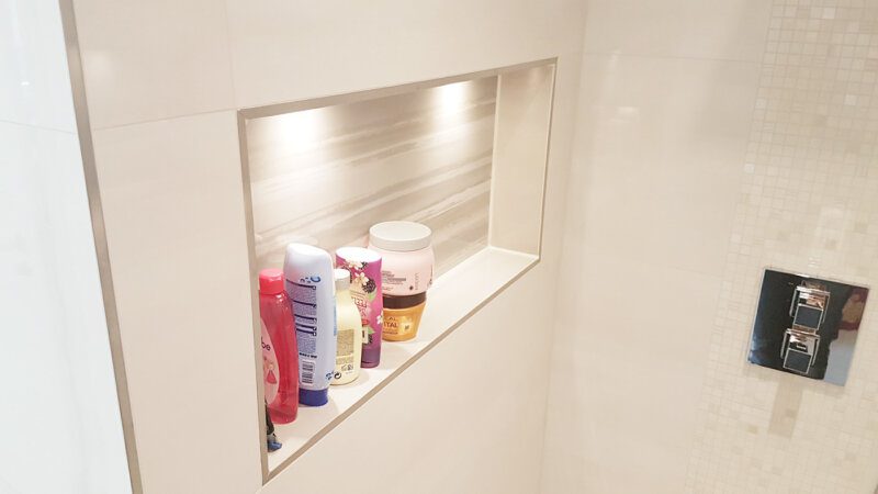 Emco WC-Unterputz Modul im Badezimmer