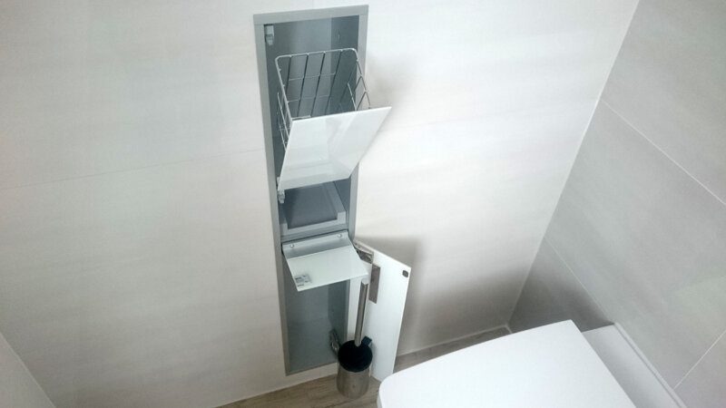 Emco WC-Unterputz Modul im Badezimmer