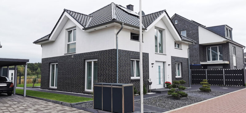 Klinker Putzfassade-modern - Einfamilienhaus weiß