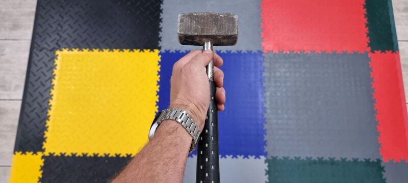 PVC-Fliesen Test - Hammer fallen lassen